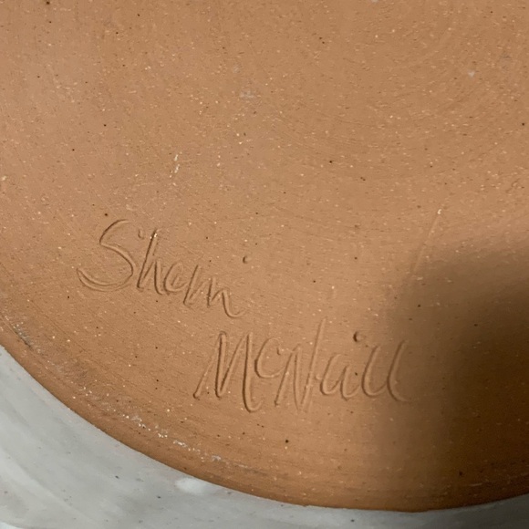 VTG Art Pottery Clay Casserole Dish Handmade Deep Pink Flowers Signed by Artist - Picture 3 of 6